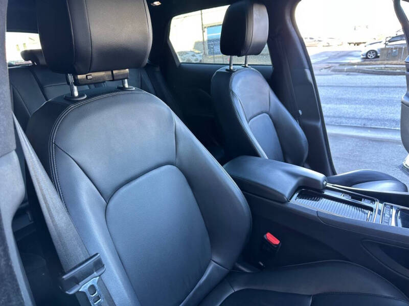 2019 Jaguar F-PACE 25t Premium