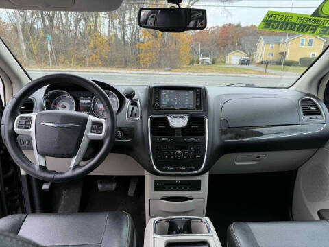 2016 Chrysler Town and Country Touring-L