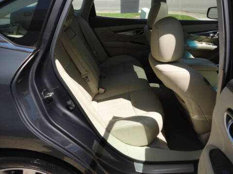 2012 Infiniti M37