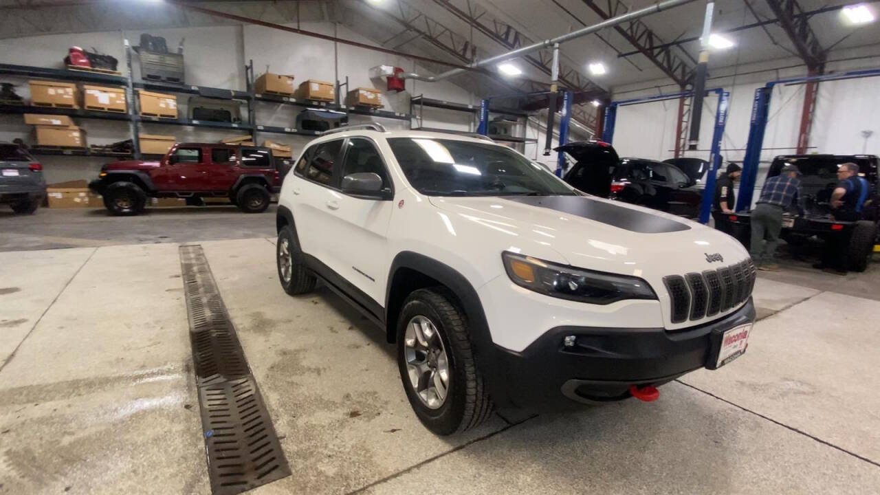 2019 Jeep Cherokee for sale at Victoria Auto Sales in Victoria, MN