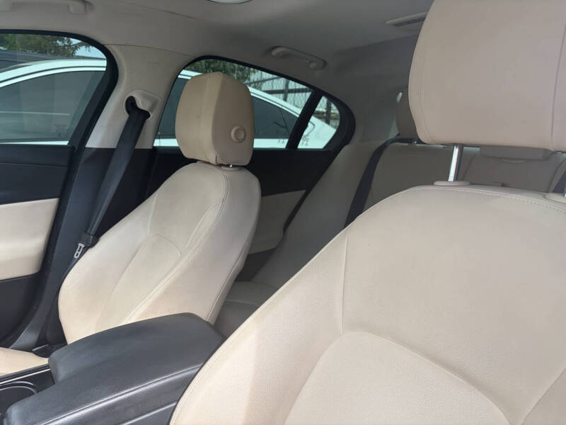 2017 Jaguar XE 35t Premium