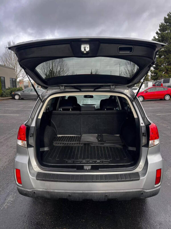 2010 Subaru Outback I Premium photo 25