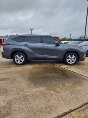 2021 Toyota Highlander LE
