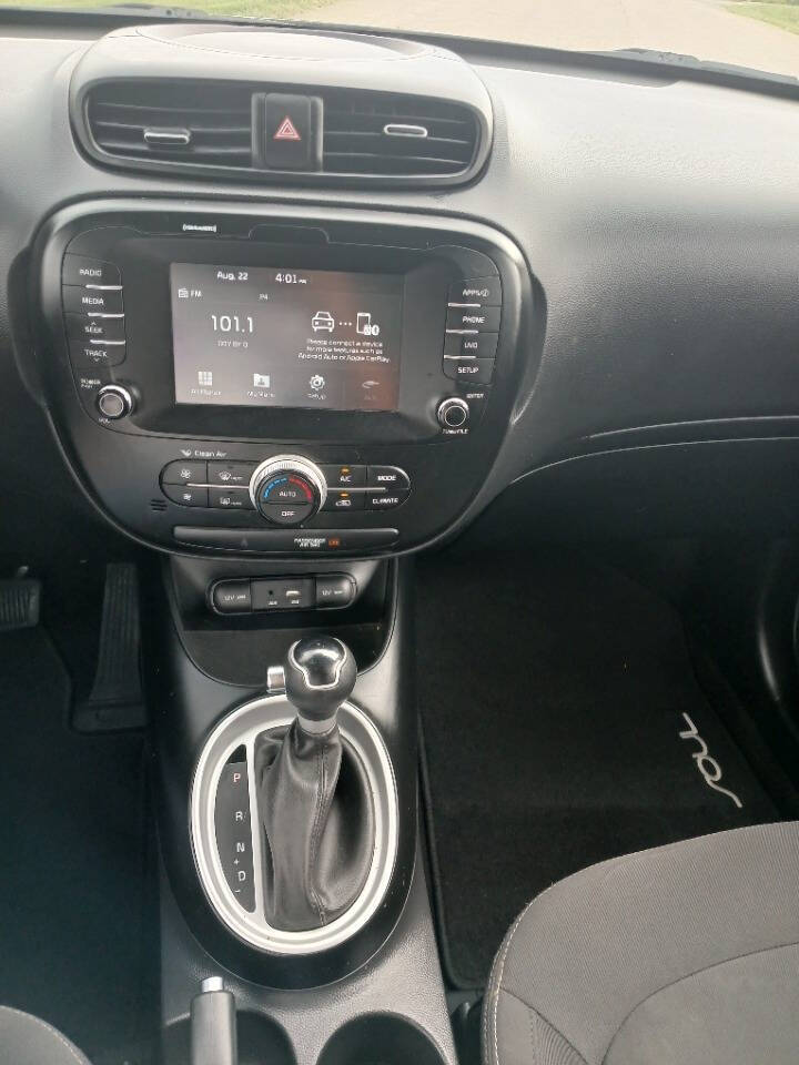 2018 Kia Soul Base photo 19