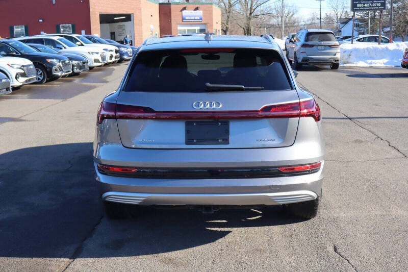 2021 Audi e-tron quattro Premium Plus