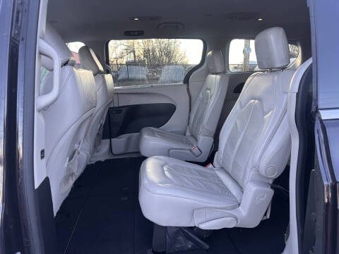 2017 Chrysler Pacifica Touring-L