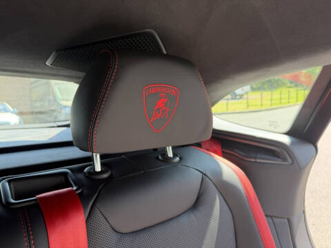 2025 Lamborghini Urus SE