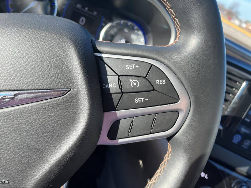 2017 Chrysler Pacifica Touring-L