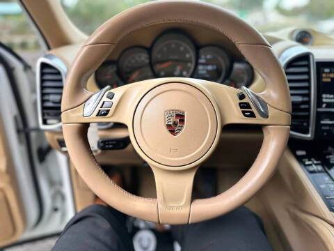 2014 Porsche Cayenne Platinum