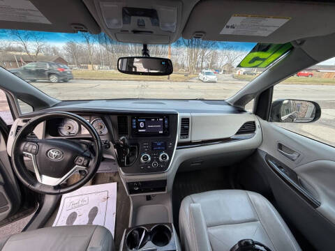 2015 Toyota Sienna XLE Premium 8-Passenger