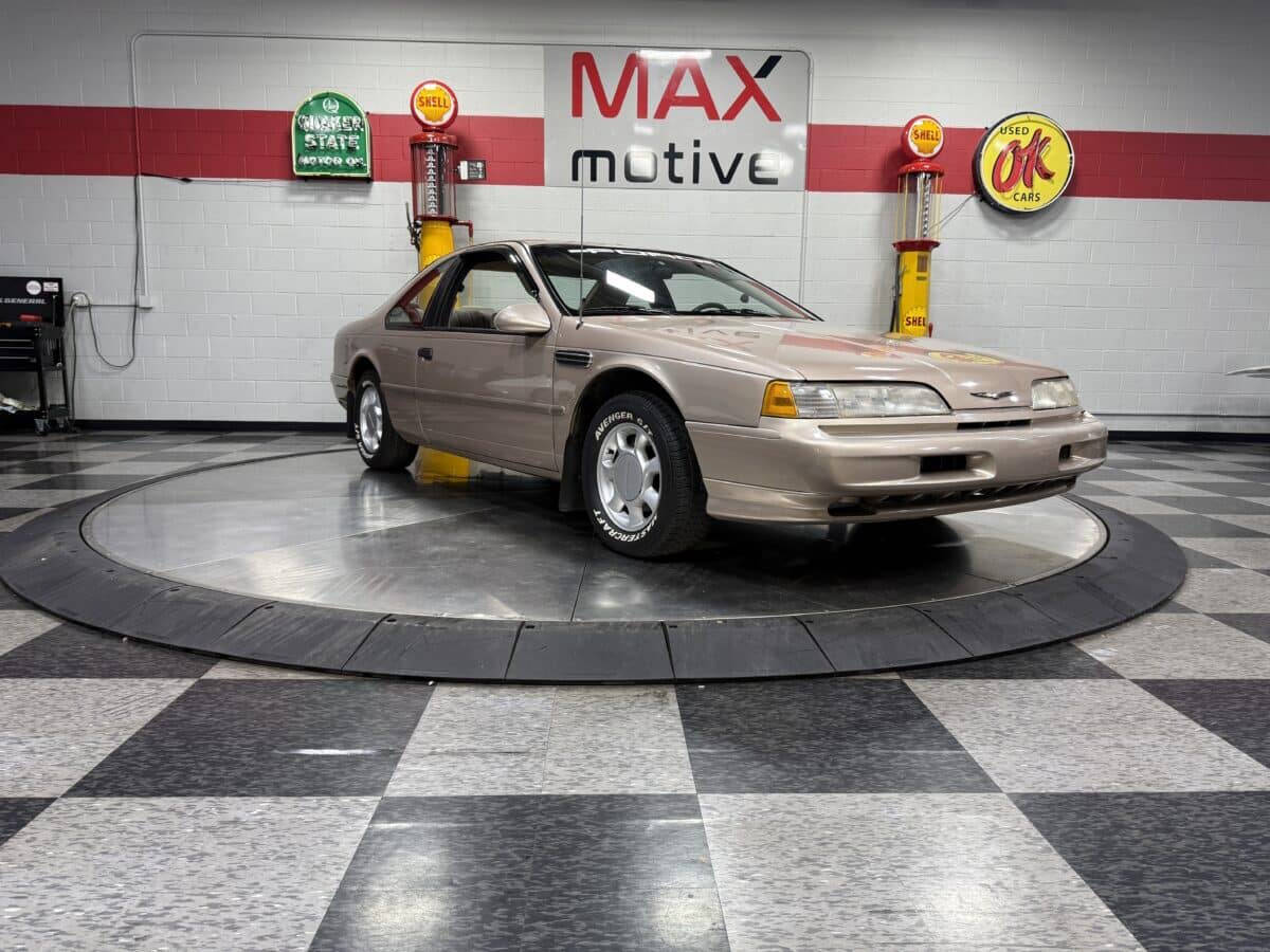 1993 Ford Thunderbird 3