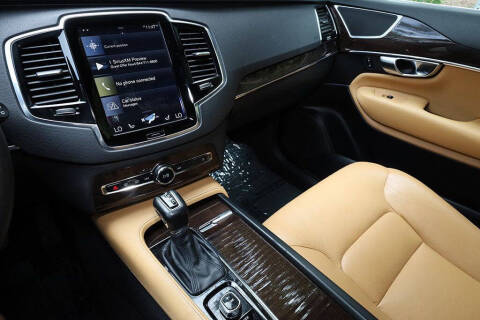 2017 Volvo XC90 T6 Momentum