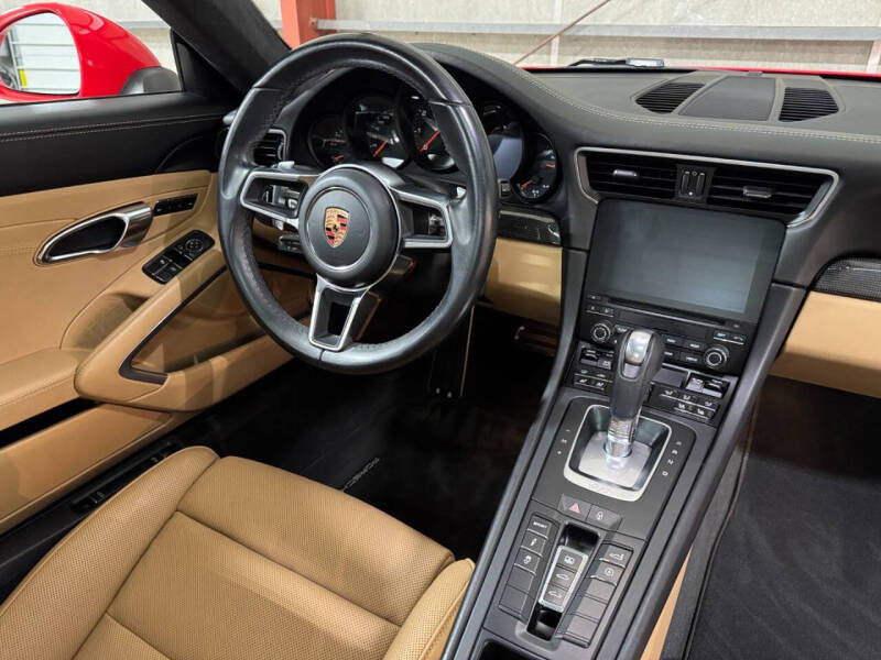 2018 Porsche 911 Carrera