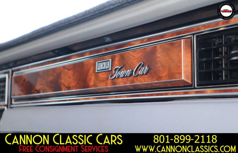 1984 Lincoln Town Car Signature