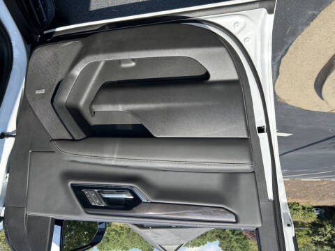 2025 GMC Yukon Elevation