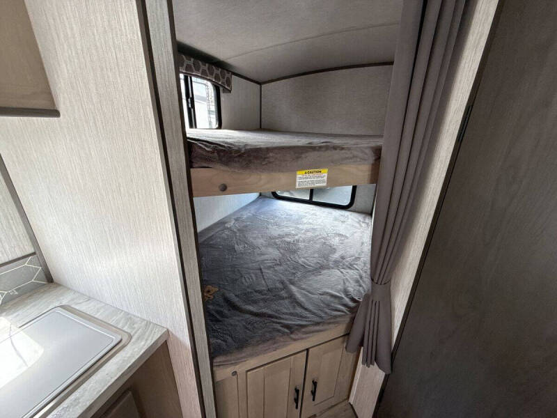 2021 Cruiser RV Shadow