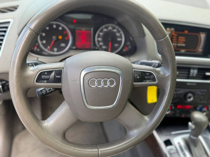 2011 Audi Q5 2.0T quattro Premium Plus