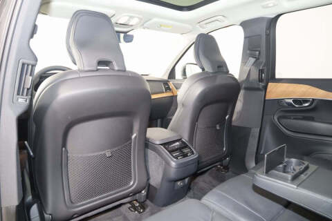 2025 Volvo XC90 B5 Plus Bright Theme