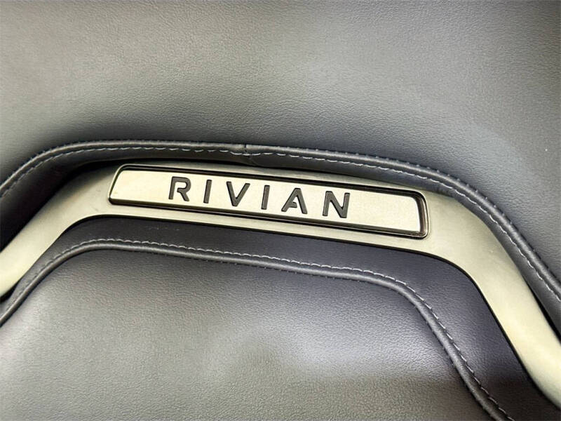 2024 Rivian R1S