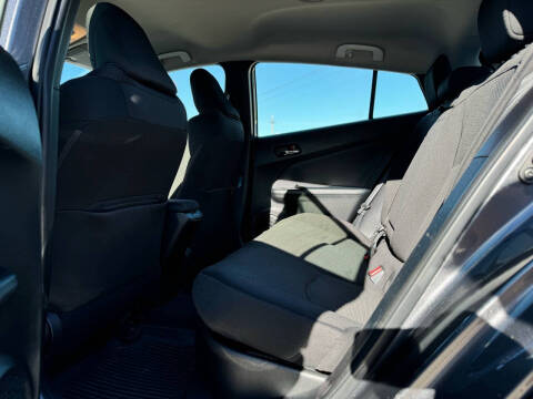 2021 Toyota Prius LE