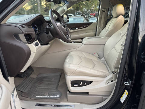 2017 Cadillac Escalade Luxury