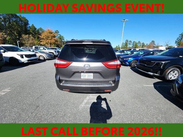 2017 Toyota Sienna LE 7-Passenger