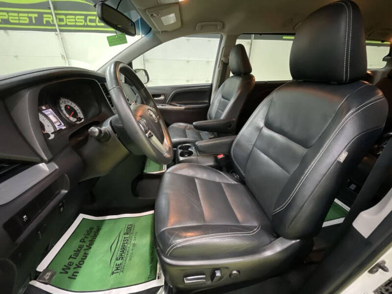 2017 Toyota Sienna SE Premium 8-Passenger