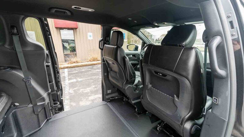 2025 Chrysler Pacifica Select