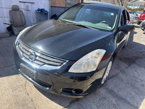 2011 Nissan Altima for sale at Best Deal Motors in Saint Charles MO