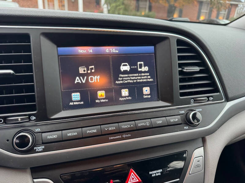 2017 Hyundai Elantra SE