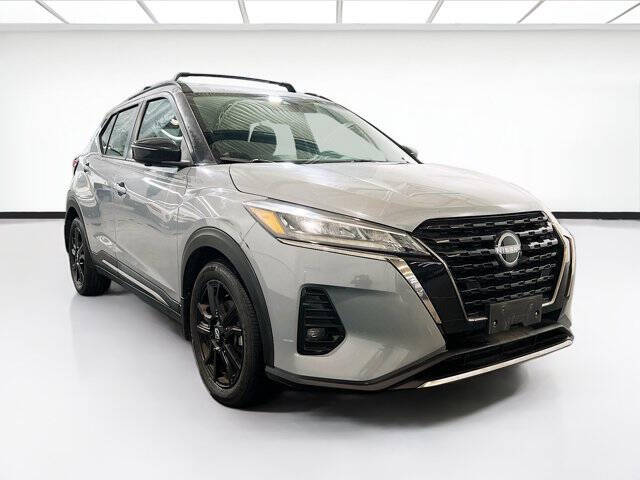 2022 Nissan Kicks SR