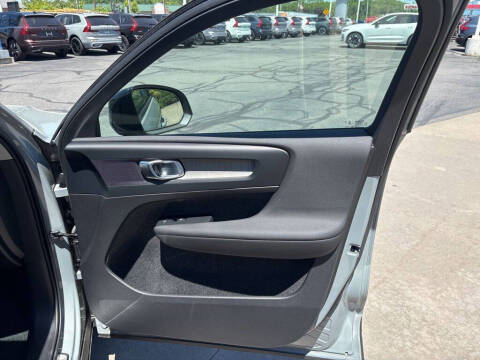 2026 Volvo XC40 B5 Plus
