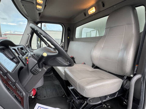 2019 Freightliner M2 106