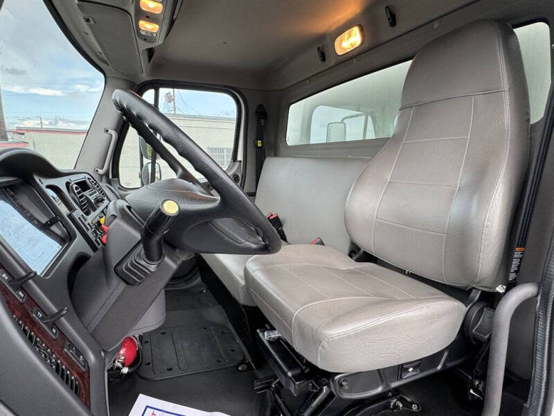 2019 Freightliner M2 106