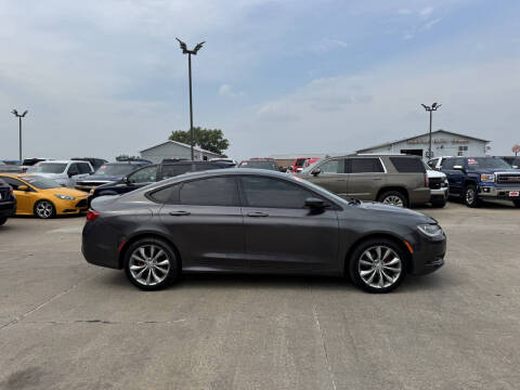 2016 Chrysler 200 S