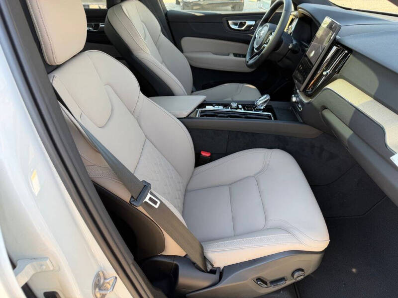 2026 Volvo XC60 T8 Plus