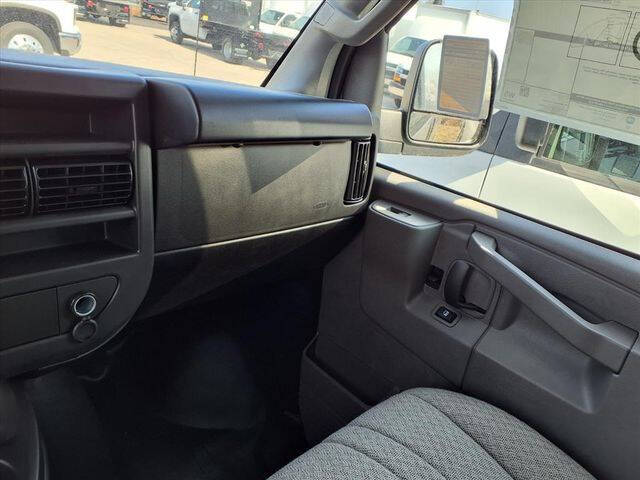 2025 Chevrolet Express 2500