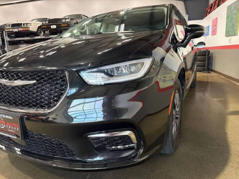 2024 Chrysler Pacifica Plug-In Hybrid Select