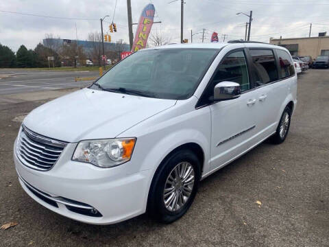 2014 Chrysler Town and Country Touring-L