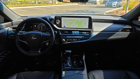 2024 Lexus ES 300h Luxury