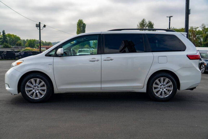 2017 Toyota Sienna XLE Premium 7-Passenger
