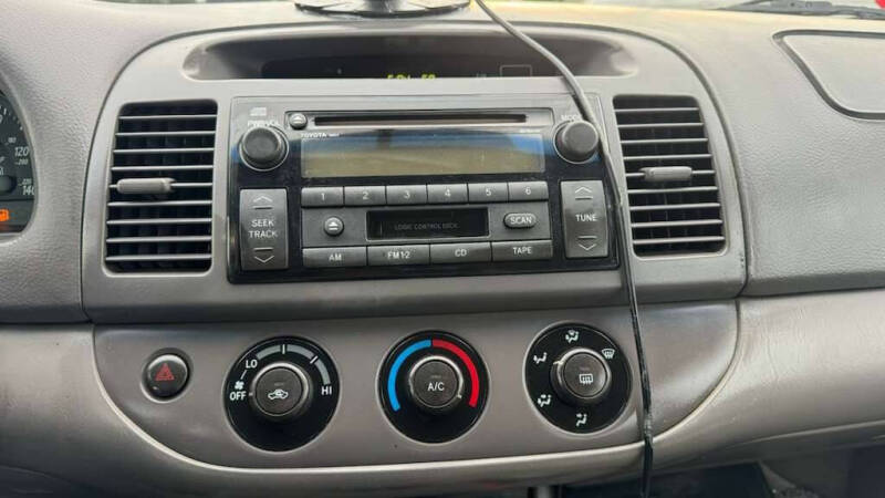 2004 Toyota Camry LE