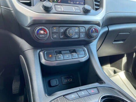 2023 GMC Acadia SLT