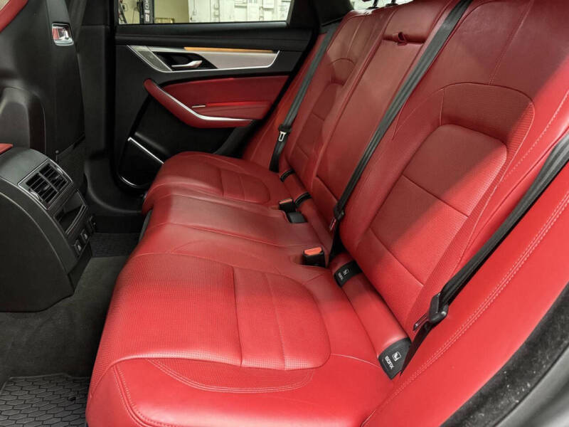 2024 Jaguar F-PACE P400 R-Dynamic S