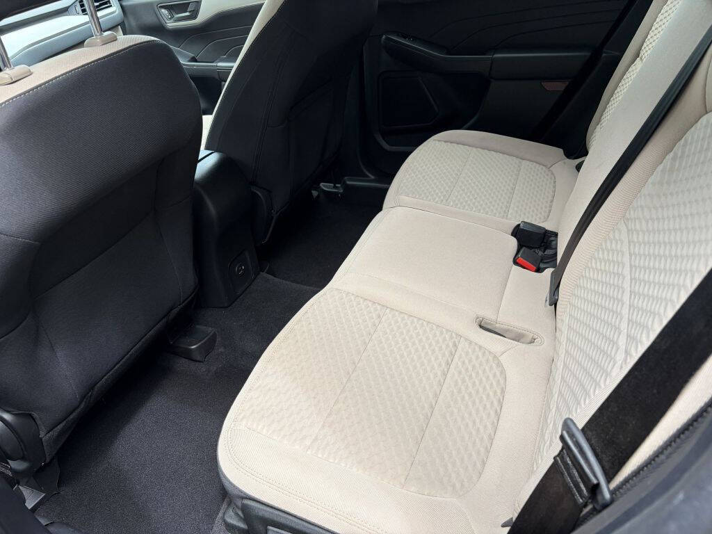 Black 2022 Ford Escape SE SE 4dr SUV 10