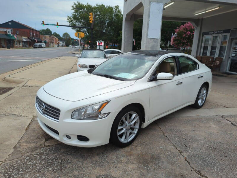 2011 Nissan Maxima for sale at ROBINSON AUTO BROKERS in Dallas NC