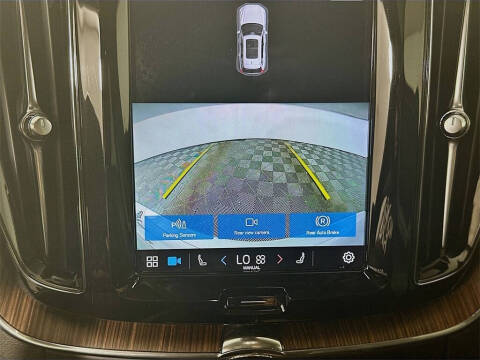 2022 Volvo XC60 B5 Momentum