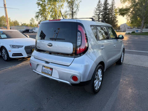 2017 Kia Soul +