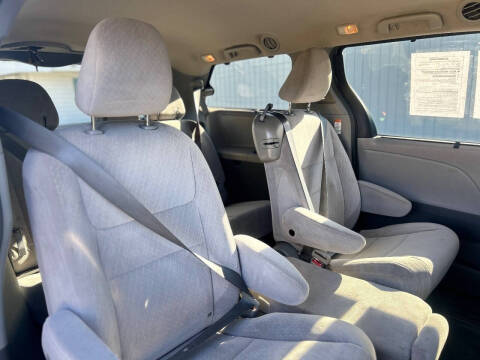 2017 Toyota Sienna LE 8-Passenger