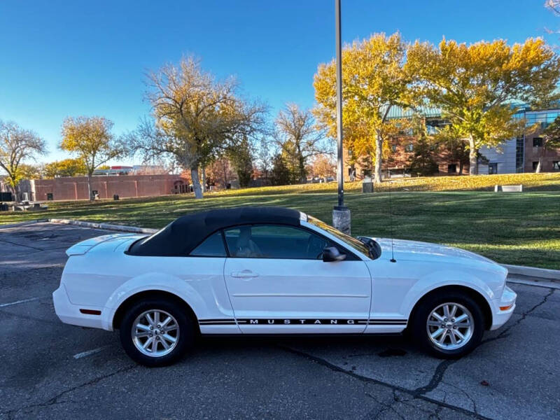 2007 Ford Mustang V6 Deluxe